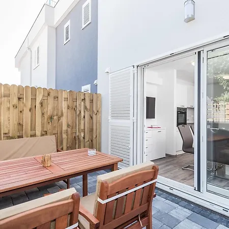 Апартаменты Janice *