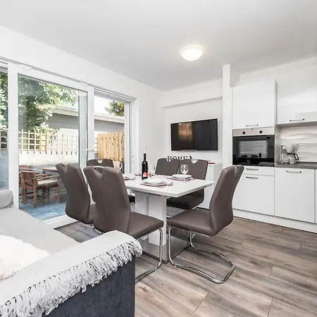 Апартаменты Janice *