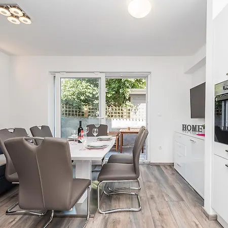 Апартаменты Janice