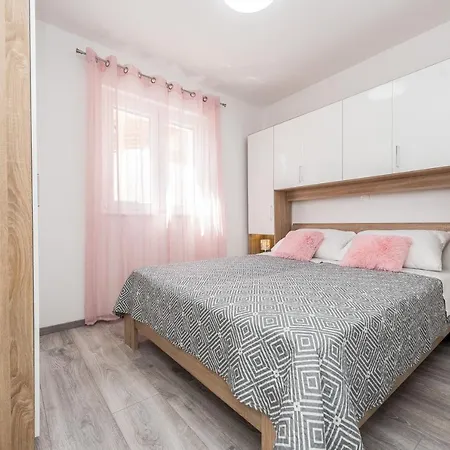 Janice アパート Pakoštane