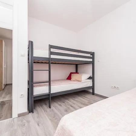 Апартаменты Janice