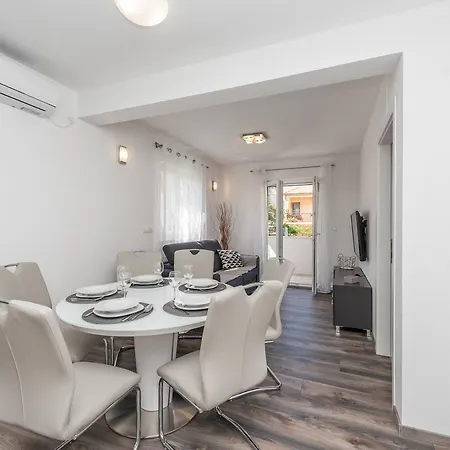 Janice アパート Pakoštane