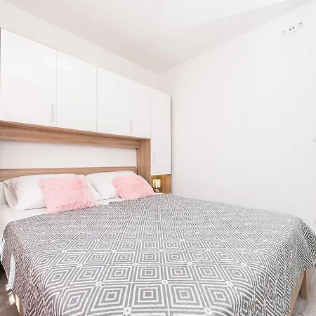 Janice Apartment