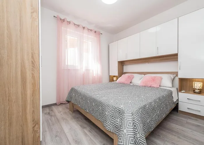 Janice Apartment Pakostane