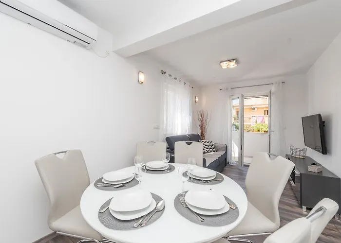 Apartment Janice Pakostane