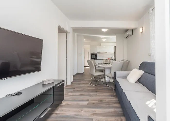 Apartment Janice Pakostane